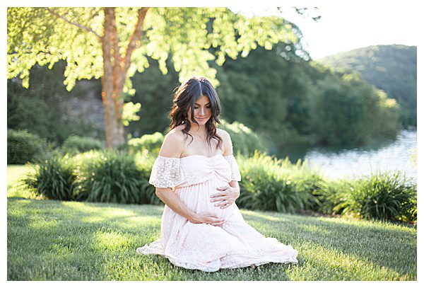 stunning maternity portrait Candlewood Lake