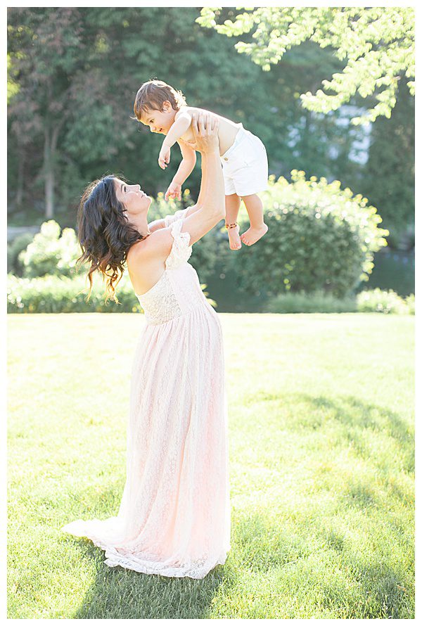 pregnant mom photo with toddler