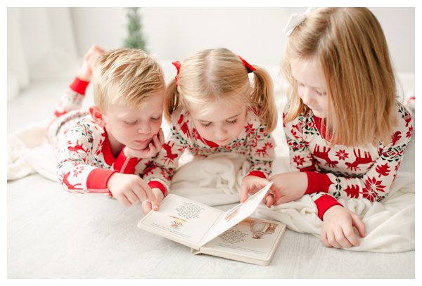 2021-10-17_0007.jpg CT Children's Photography reading a Christmas book